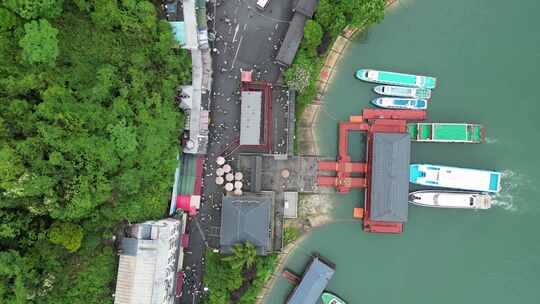 一叶扁舟小东江湖烟雨朦胧航拍长江千岛湖