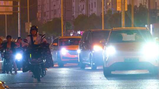 城市下班高峰期夜晚夜景交通汽车车辆车流人