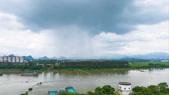 大雨滂沱场景