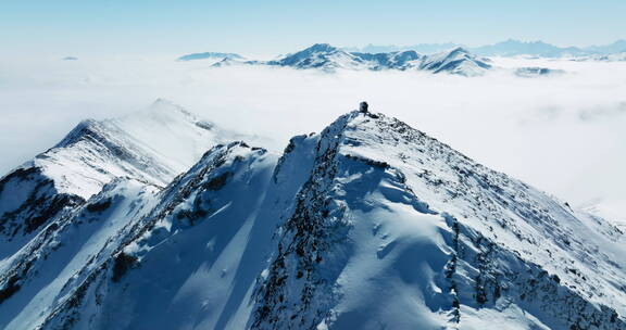 冬季夹金山雪山云海航拍风景