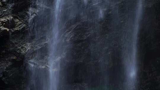 森林高山流水瀑布山水自然风景山峰岩石流水