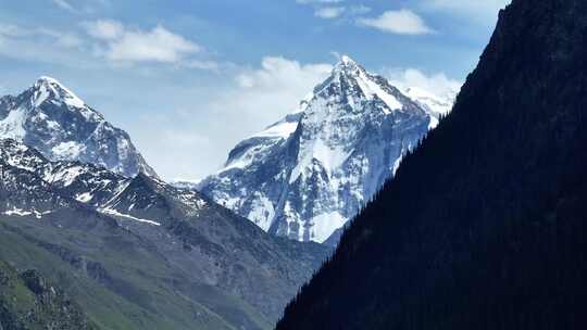 夏塔景区木札特峰昭苏伊犁雪山林场