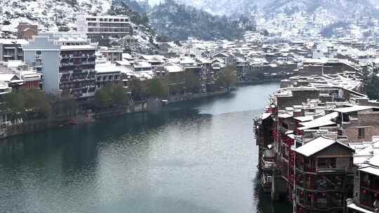 航拍东方威尼斯镇远古城雪景