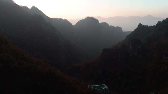 伏牛山老界岭群山日出风景