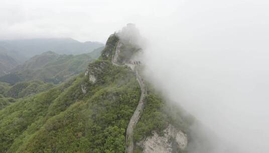 北京箭扣古长城夏季云海航拍风光