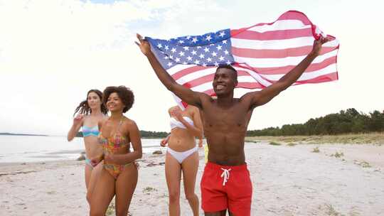 夏日海滩上插着美国国旗的朋友视频素材模板下载