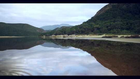 山边湖