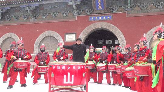 古城正定隆兴寺门前常山战鼓迎新年