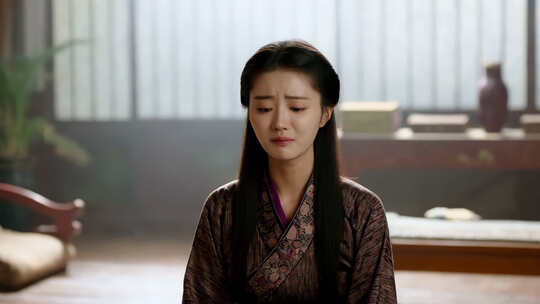 古装女子伤心哭泣