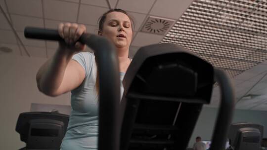 减肥锻炼的女人视频素材模板下载