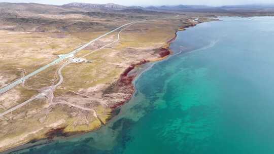 航拍青海玛多县冬格错纳湖