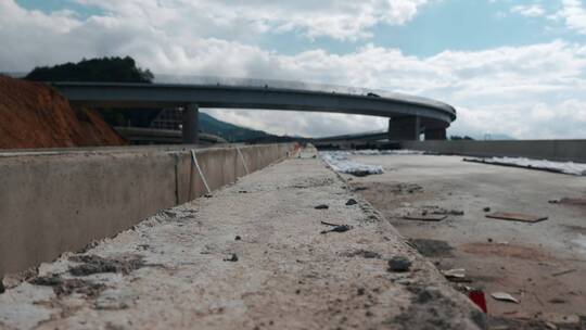 高速公路建设施工钢架转弯桥视频