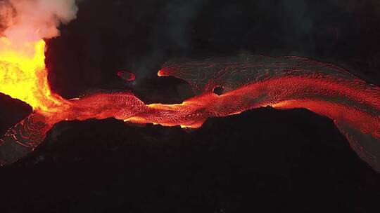 航拍火山岩浆喷发