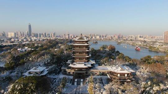 航拍山东济南大明湖超然楼雪景