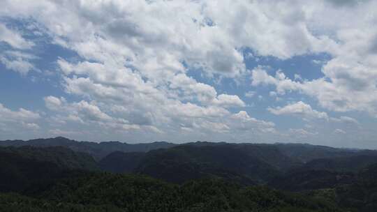 大山、乡村与高速路