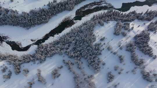 航拍冬季新疆喀纳斯河雪景