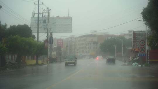 下雨天乡村公路行驶汽车记录仪驾驶第一视角