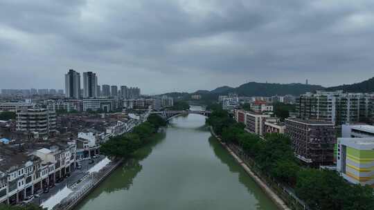 江门老城区航拍江门水道阴天城市建筑风光