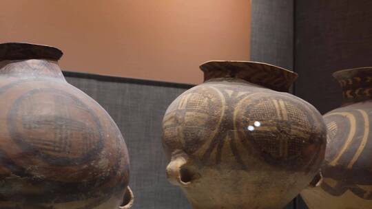 【镜头合集】古董陶器陶罐管子原始人手工视频素材模板下载