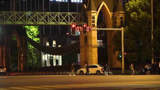 4K夜晚城市街景红绿灯闪烁车流升格视频