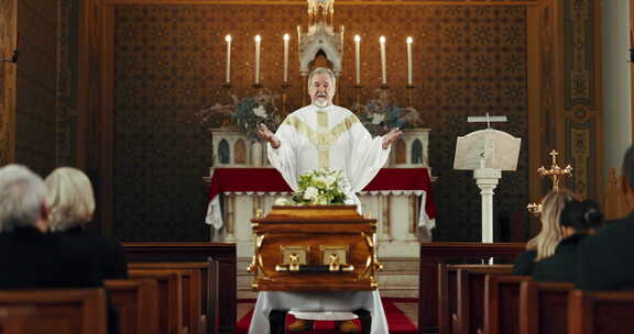 棺材、教堂和牧师在葬礼、祝福或家庭庆祝生