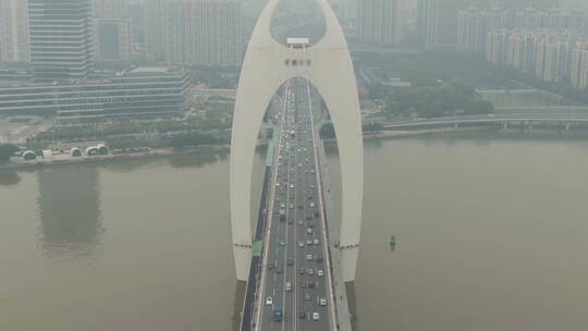航拍浓雾下的猎德大桥视频素材模板下载