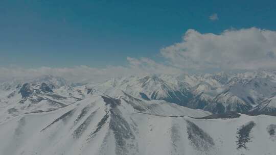 航拍云南迪庆白马雪山风光