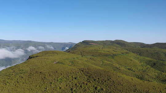 葡萄牙马德拉岛原始乡村景观和山丘的鸟瞰图