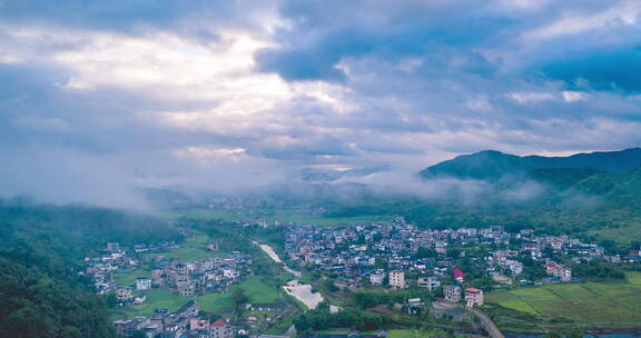 大山里的云雾