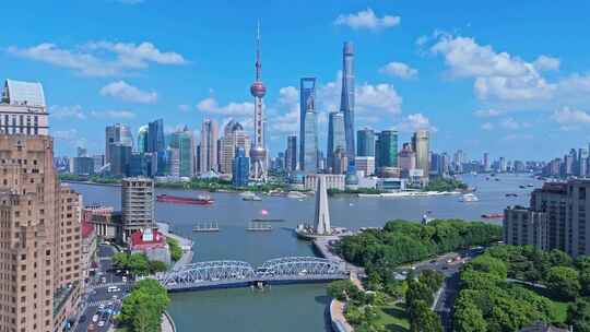 4k实时航拍上海外滩陆家嘴蓝天白云