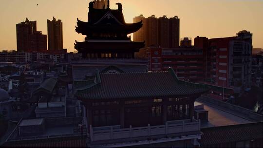 广州西关永庆坊夕阳下的塔楼特写