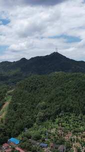 竖版航拍巍峨高山山川蓝天白云怀化