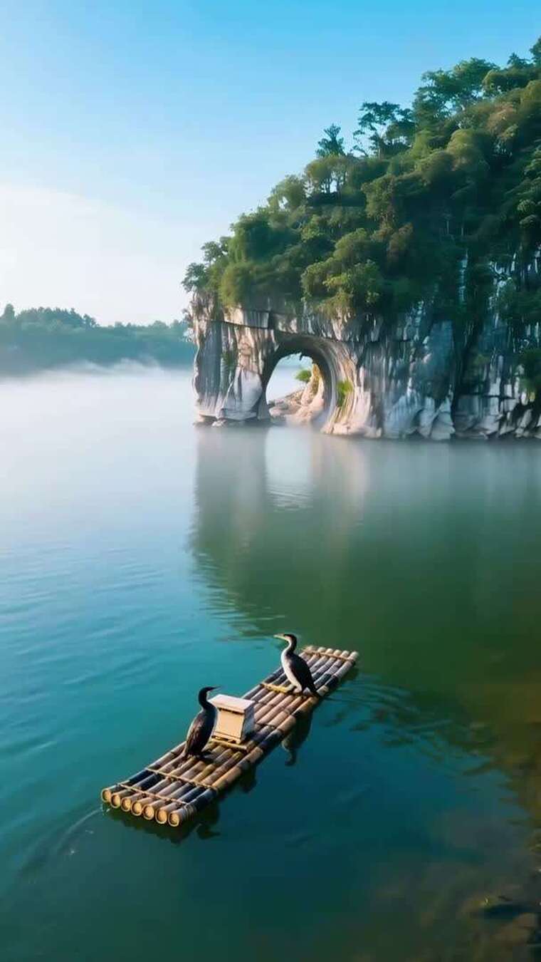 桂林山水竹筏风光，漓江象鼻山