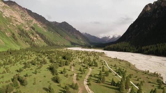 中国新疆伊犁夏特古道风景