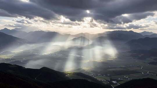 山间云雾阳光穿透风景