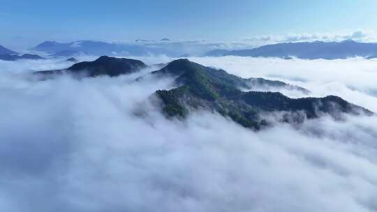 高空俯瞰云海与山峦