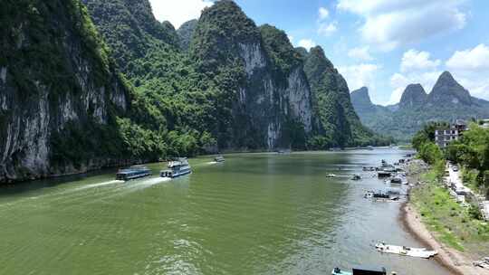 桂林漓江景区游船行驶