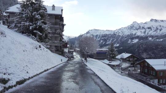 瑞士白雪覆盖的山村