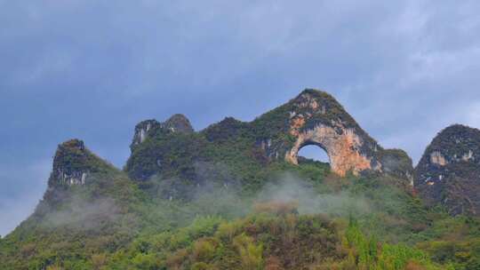 广西桂林阳朔月亮山景区奇特山峦景观