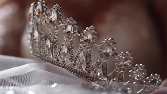 婚纱皇冠 水晶王冠视频素材模板下载