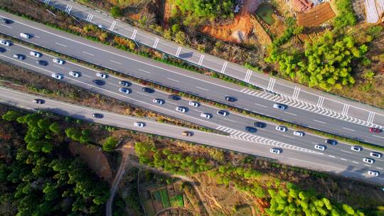 航拍高速路车流量大堵车缓慢行驶视频素材模板下载