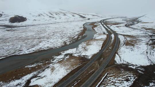 青海玉树共玉高速雪原公路自然风光