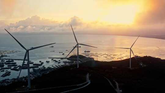 广东阳江海陵岛夕阳下的海边风车