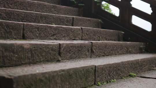 石阶细雨高清实拍视频