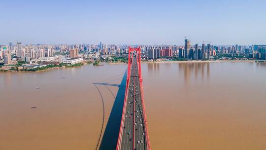 航拍湖北武汉鹦鹉洲长江大桥交通延时摄影