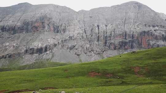 扎尕那草原云雾山峰公路