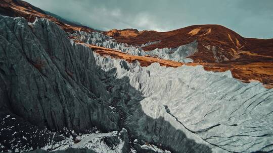 航拍坠落山川谷底4K