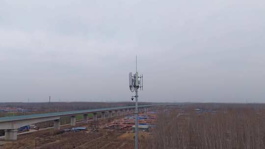 航拍 在高铁道路旁的通讯基站2视频素材模板下载
