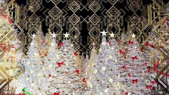 装饰着金色人物和装饰品的圣诞树