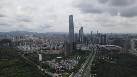 大雨将至的城市景观